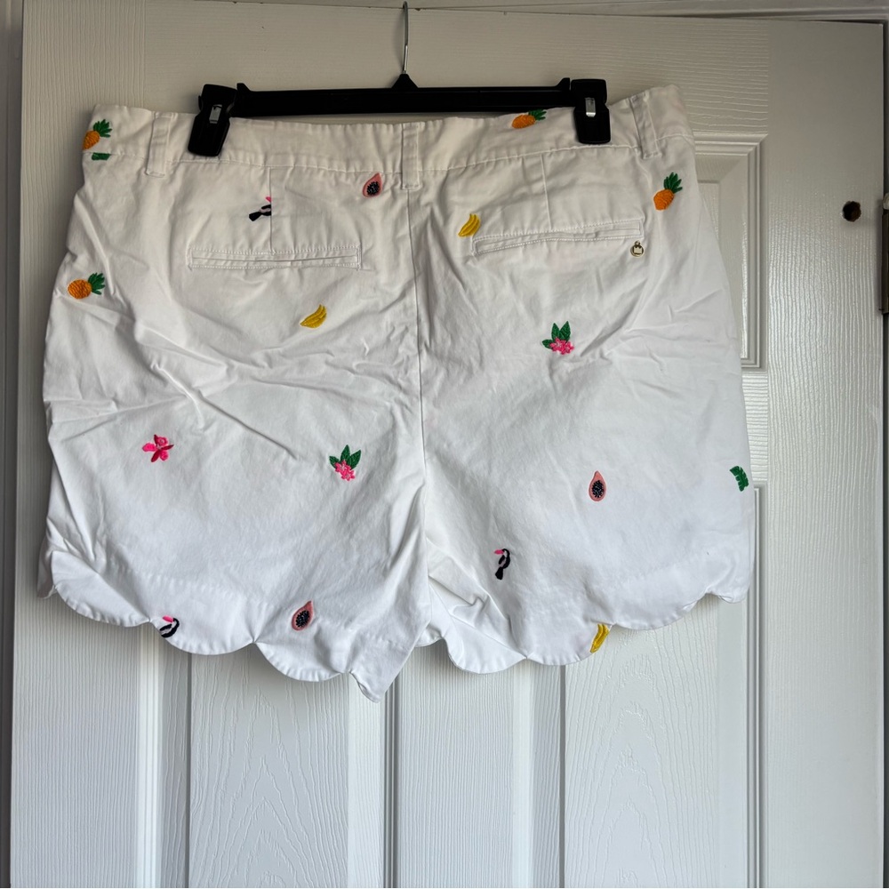 crown & ivy Shelby Style White Embroidered fruit Scallop-Hem Shorts - Picture 4 of 6